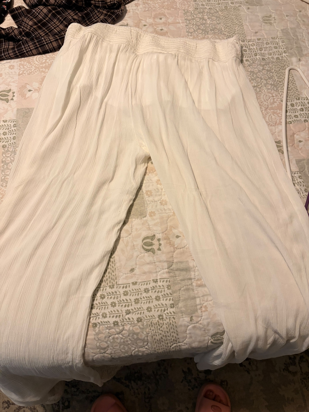 No Boundaries White Crinkle Wide-Leg Pants